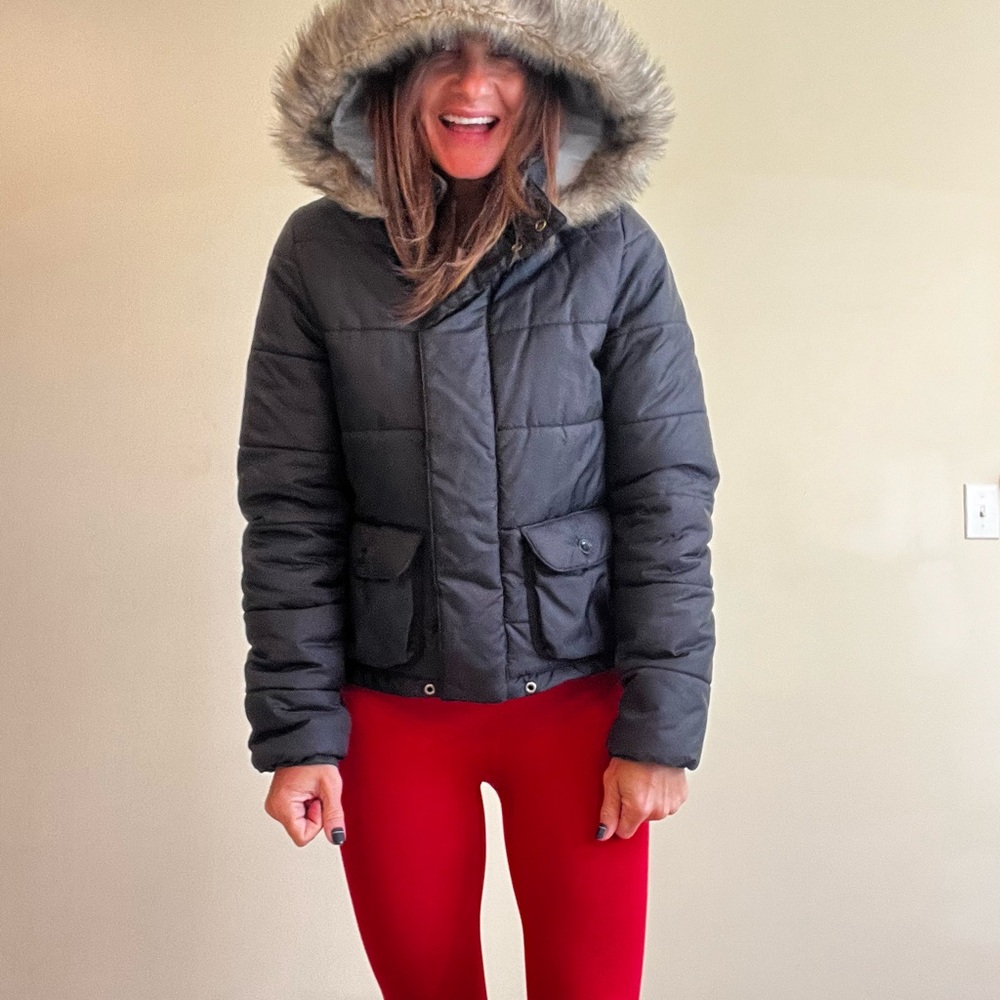 Cropped Black Puffer Jacket with Faux Fur Hood